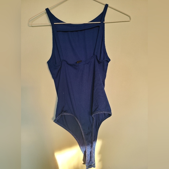 ⚡️SOLD⚡️Highcut open back body suit - Picture 2 of 2